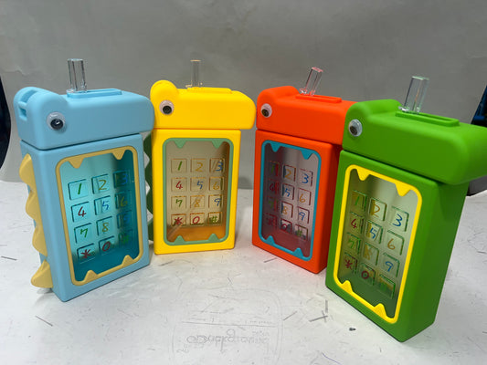 Quirky Dino bottles 480 ml Material- Silicon ( food grade ). pc/abs/tpr(food grade)