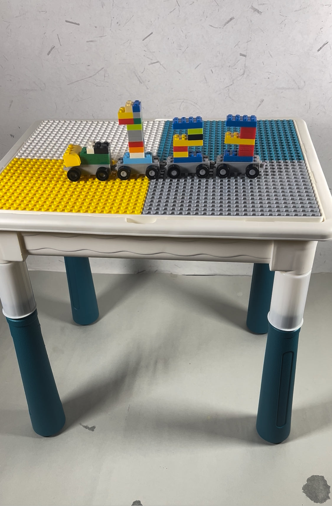 Multipurpose block table with 174 blocks